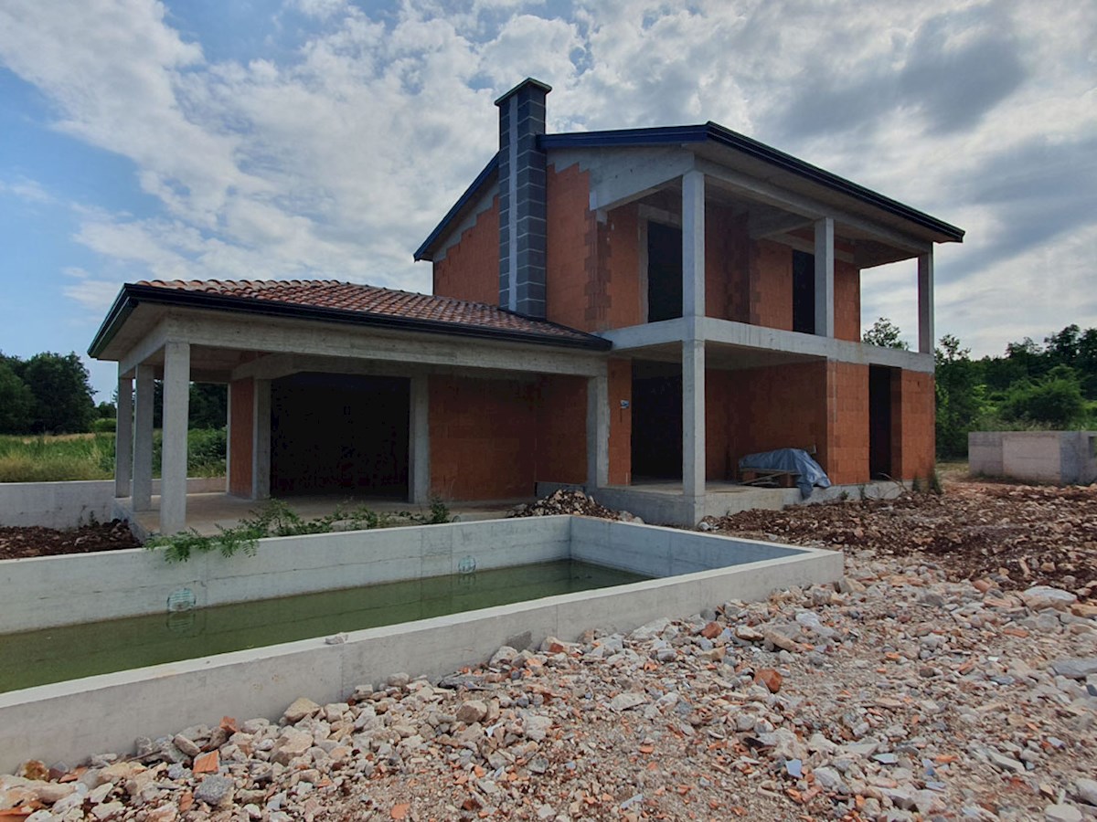 KOP-771, Samostojna hiša v fazi surove gradnje – 165 m², v bližini Višnjana