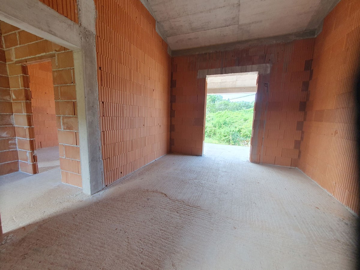 KOP-771, Samostojna hiša v fazi surove gradnje – 165 m², v bližini Višnjana