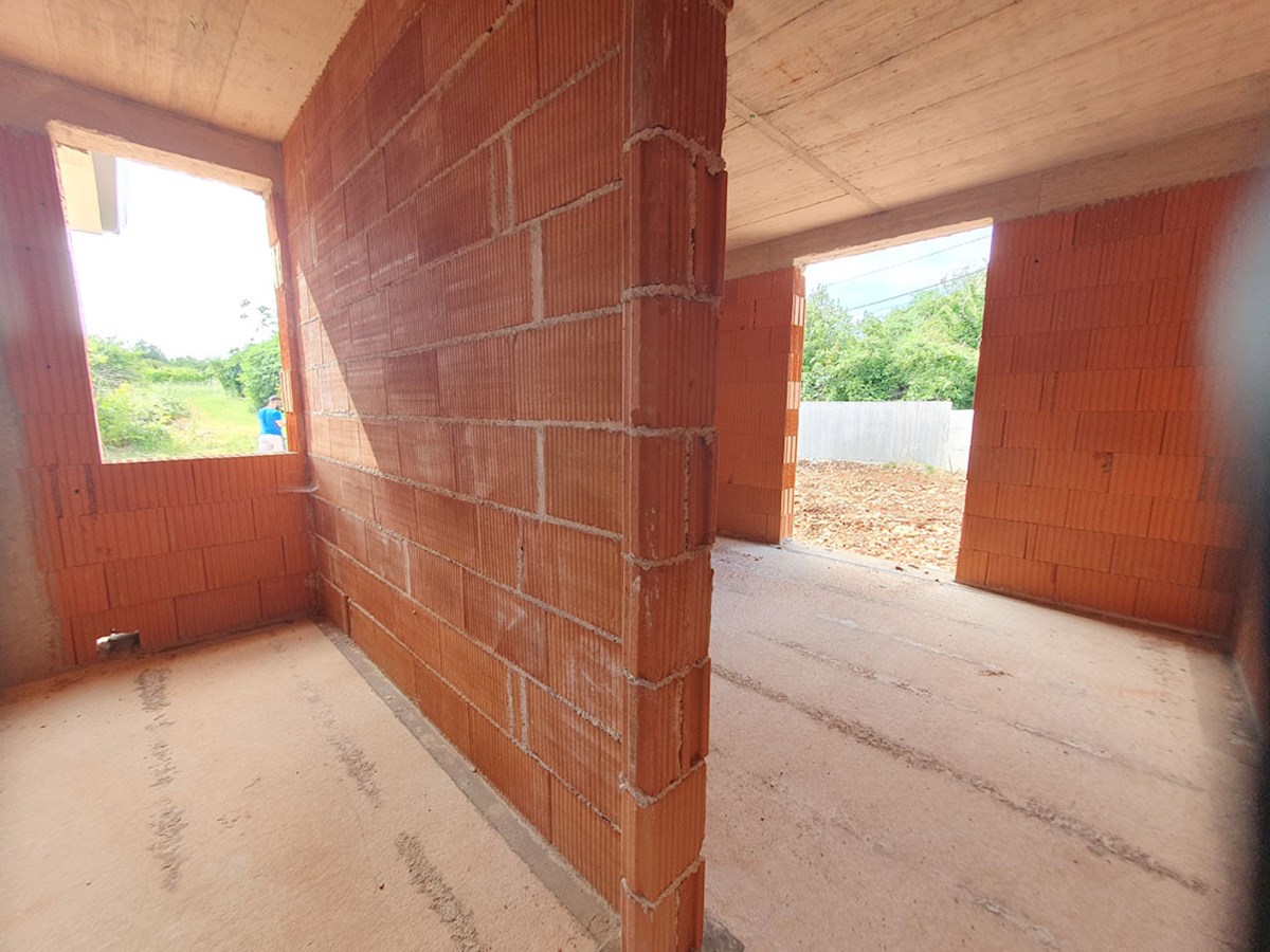 KOP-771, Samostojna hiša v fazi surove gradnje – 165 m², v bližini Višnjana