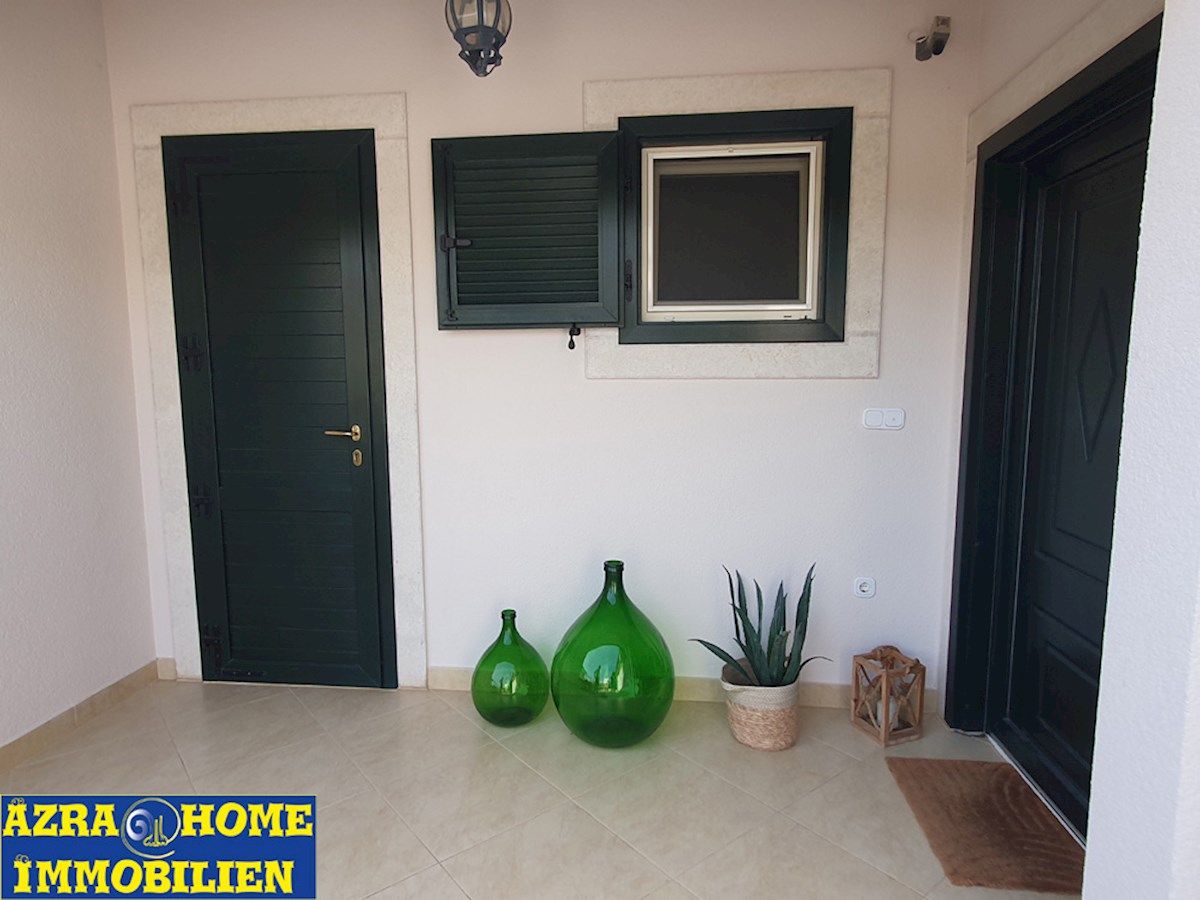 Prodaja hiše, TAR – okolica, 2 km, dvojna hiša, opremljena, vseljiva, 101 m², zemljišče skupaj 385 m² (KOP-776)