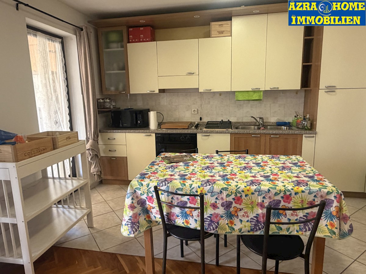 POREČ – ŠPADIĆI, cca. 400 m od morja, stanovanje v pritličju 76 m², z vrtom 80 m² (SP-421)