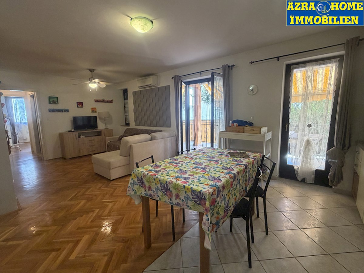 POREČ – ŠPADIĆI, cca. 400 m od morja, stanovanje v pritličju 76 m², z vrtom 80 m² (SP-421)