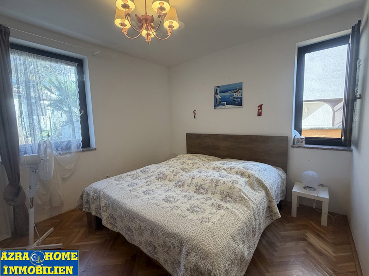 POREČ – ŠPADIĆI, cca. 400 m od morja, stanovanje v pritličju 76 m², z vrtom 80 m² (SP-421)