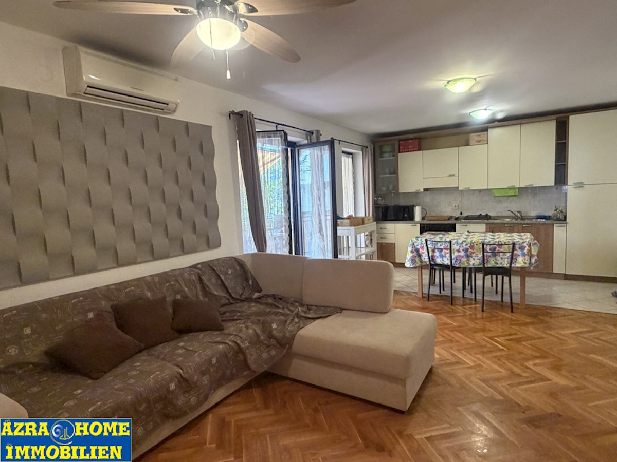 POREČ – ŠPADIĆI, cca. 400 m od morja, stanovanje v pritličju 76 m², z vrtom 80 m² (SP-421)