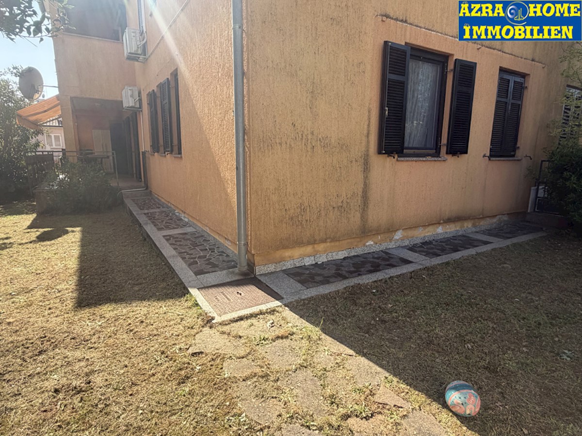 POREČ – ŠPADIĆI, cca. 400 m od morja, stanovanje v pritličju 76 m², z vrtom 80 m² (SP-421)