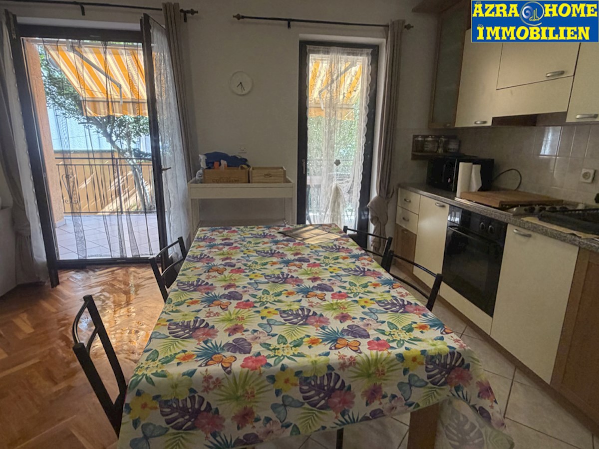 POREČ – ŠPADIĆI, cca. 400 m od morja, stanovanje v pritličju 76 m², z vrtom 80 m² (SP-421)