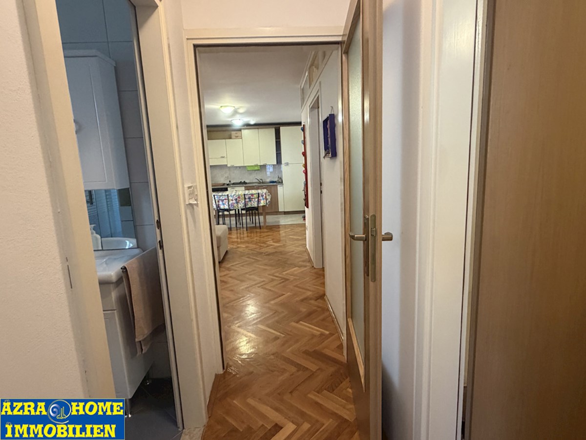 POREČ – ŠPADIĆI, cca. 400 m od morja, stanovanje v pritličju 76 m², z vrtom 80 m² (SP-421)