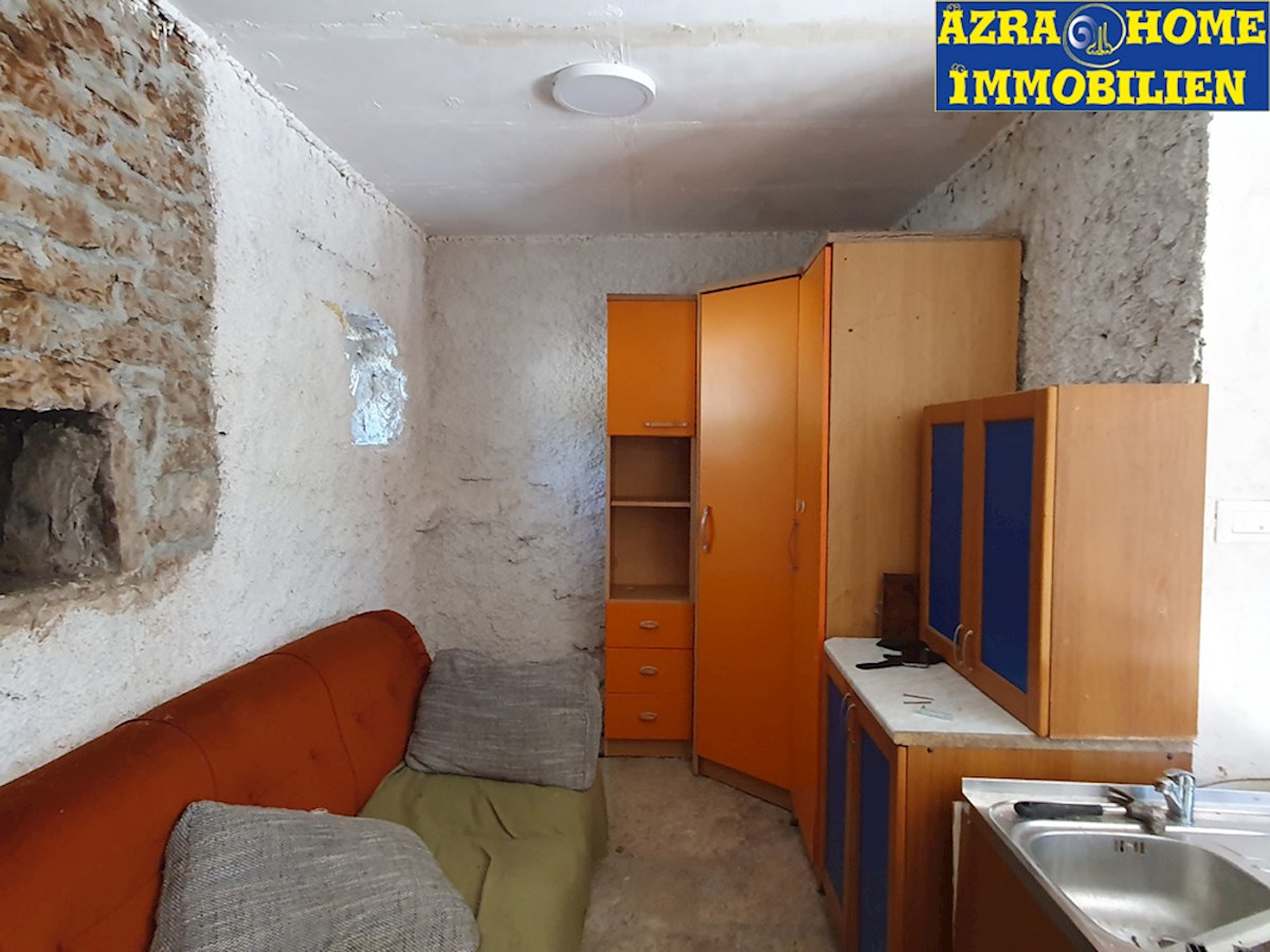 KOP-730, Višnjan – Okolica (2 km), istrska kamnita hiša na koncu vrste, približno 70 m2