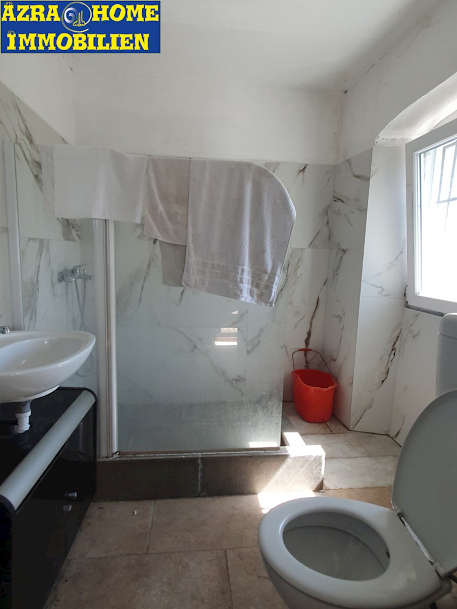 KOP-730, Višnjan – Okolica (2 km), istrska kamnita hiša na koncu vrste, približno 70 m2