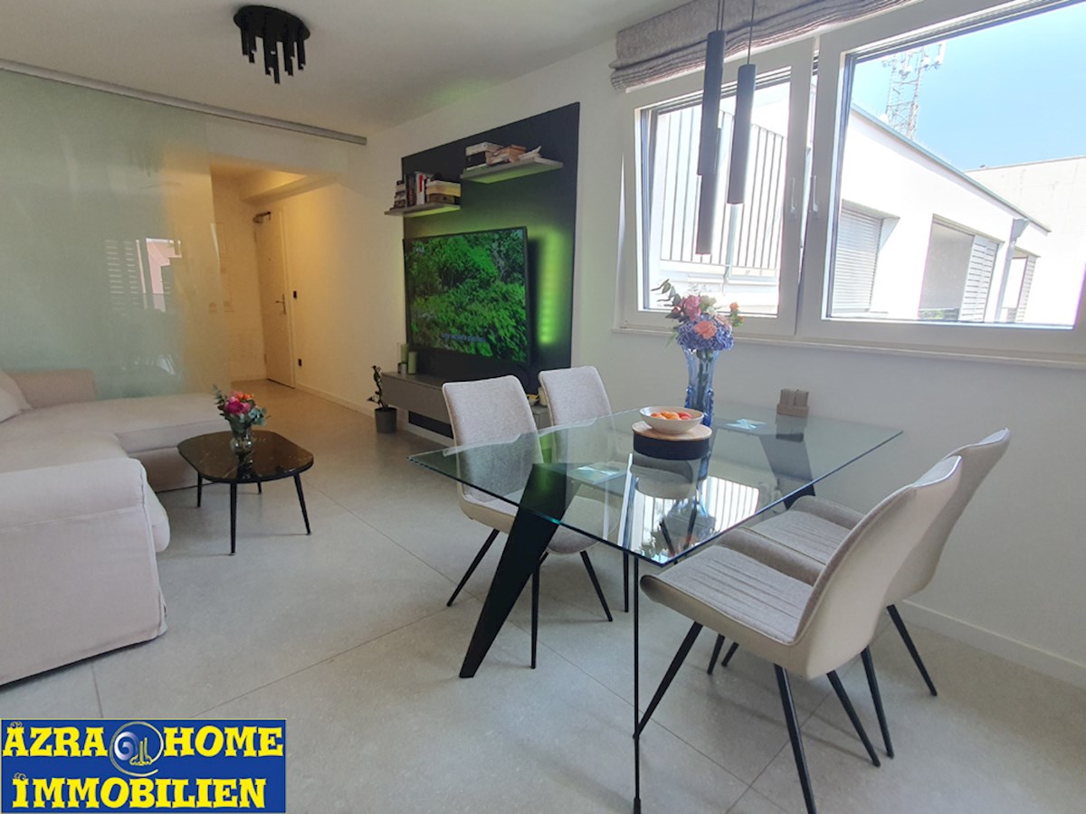 SP-414, POREČ – CENTER, nov, opremljeno stanovanje 61,50 m² (54,62 m² + terasa 6,88 m²), dve spalnici + dnevna soba, v stavbi z dvigalom