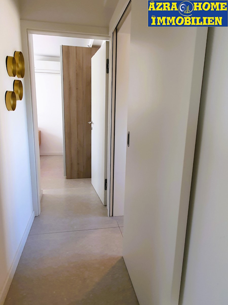 SP-414, POREČ – CENTER, nov, opremljeno stanovanje 61,50 m² (54,62 m² + terasa 6,88 m²), dve spalnici + dnevna soba, v stavbi z dvigalom