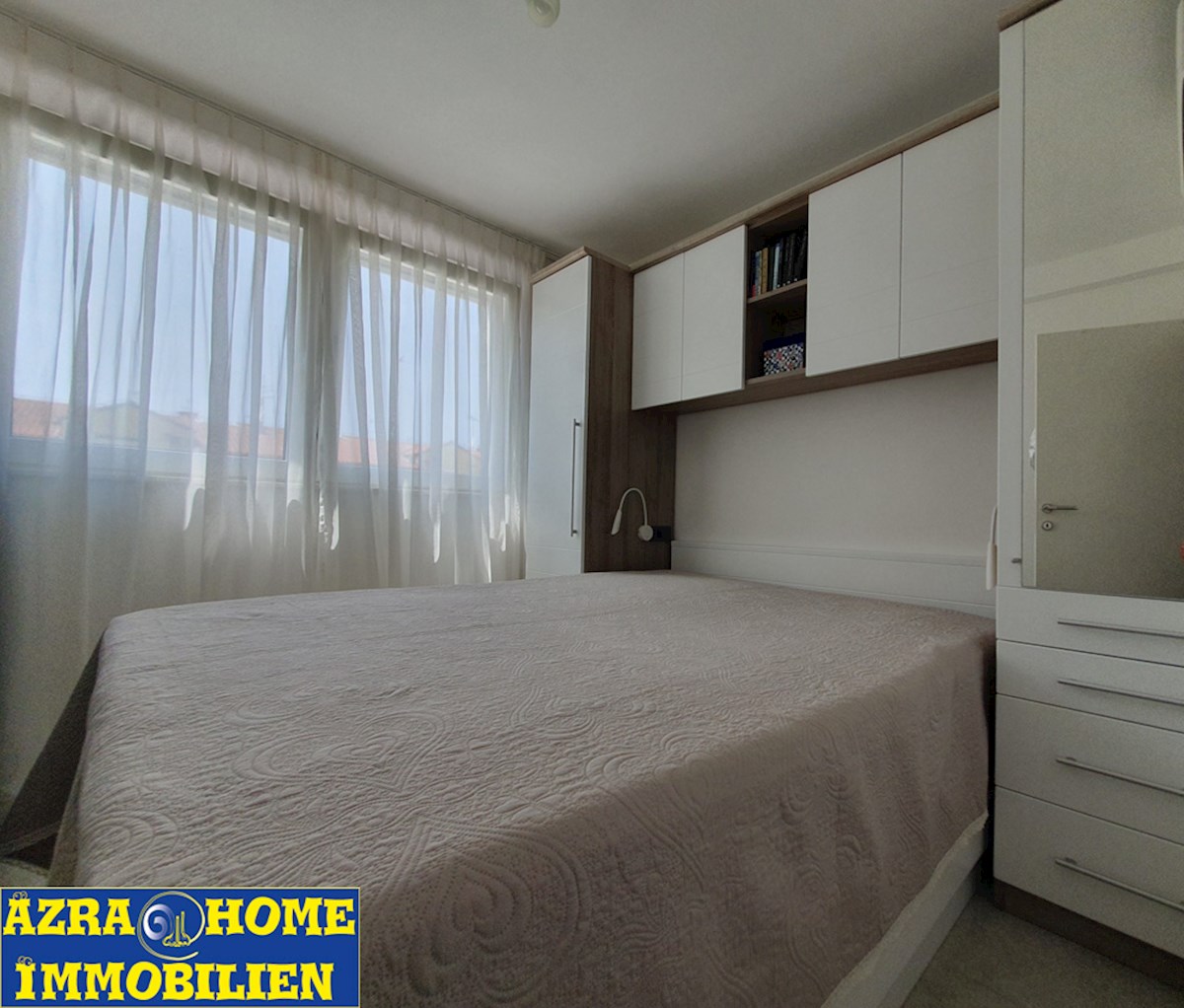 SP-414, POREČ – CENTER, nov, opremljeno stanovanje 61,50 m² (54,62 m² + terasa 6,88 m²), dve spalnici + dnevna soba, v stavbi z dvigalom