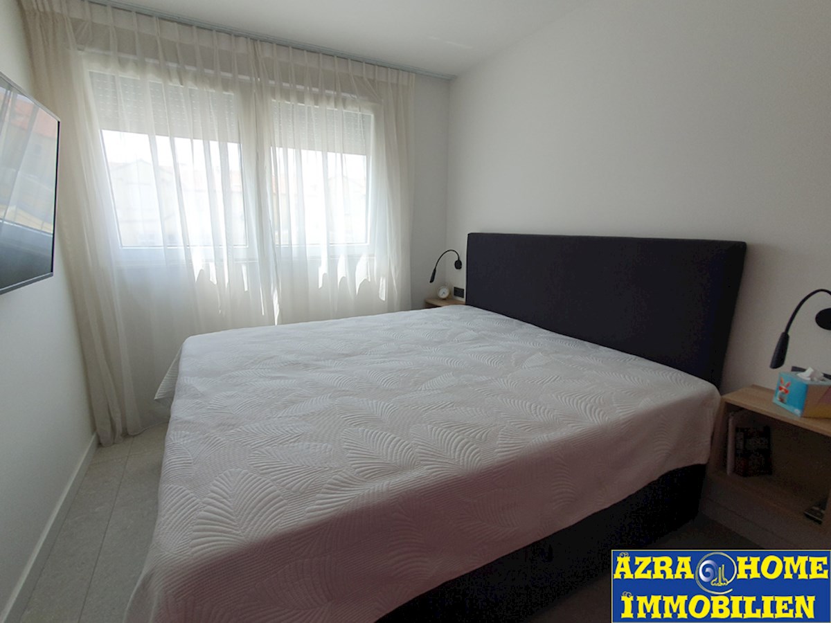 SP-414, POREČ – CENTER, nov, opremljeno stanovanje 61,50 m² (54,62 m² + terasa 6,88 m²), dve spalnici + dnevna soba, v stavbi z dvigalom