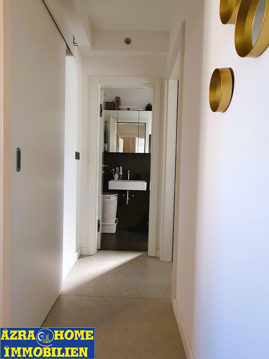 SP-414, POREČ – CENTER, nov, opremljeno stanovanje 61,50 m² (54,62 m² + terasa 6,88 m²), dve spalnici + dnevna soba, v stavbi z dvigalom