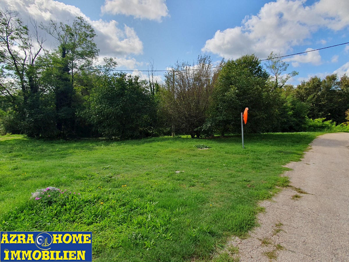 Gradbeno zemljišče 4.310 m² z dodatnim kmetijskim zemljiščem 1.378 m² v Muntrilju pri Tinjanu (Z-663)