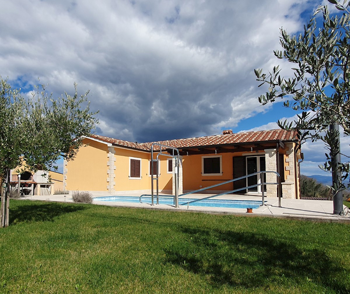 KOP-739, VIŽINADA, samostojna hiša na hribu s panoramskim razgledom