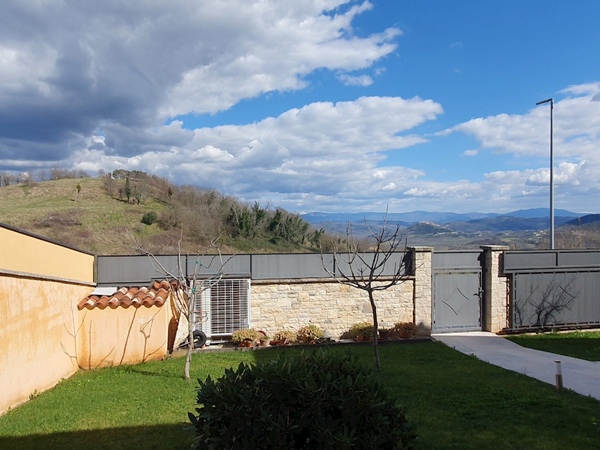 KOP-739, VIŽINADA, samostojna hiša na hribu s panoramskim razgledom