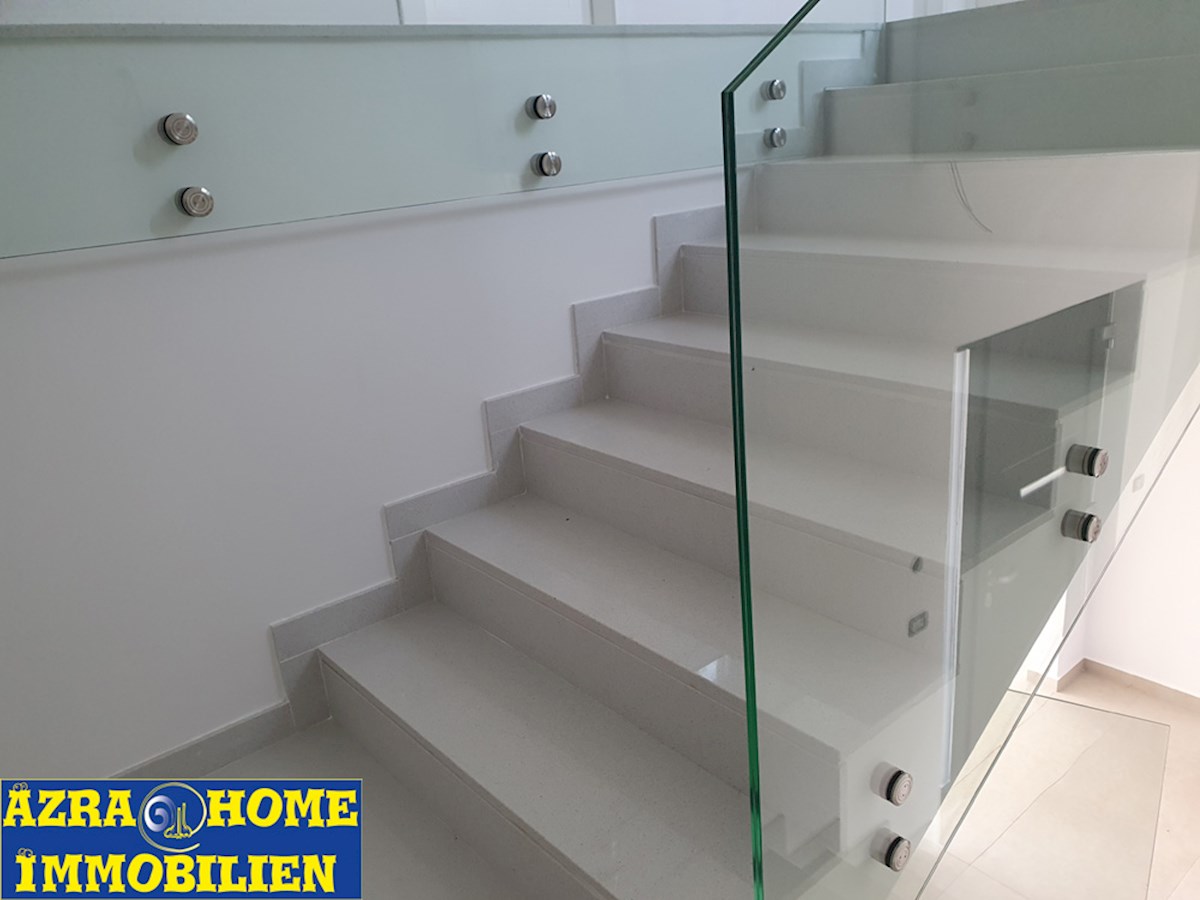 Prodaja, Vila, Poreč, novogradnja, 219 m², bazen 32 m², zemljišče 1032 m² (KOP-747)