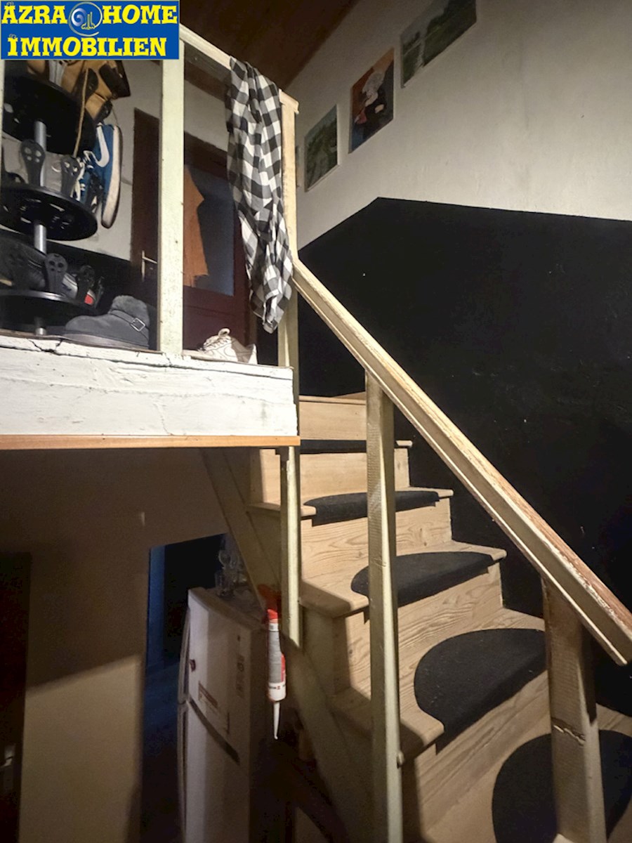 SVETI LOVREČ, dvoetažno stanovanje 105 m2 (pritličje in prvo nadstropje), v centru, staro mestno jedro ( SO-374 )