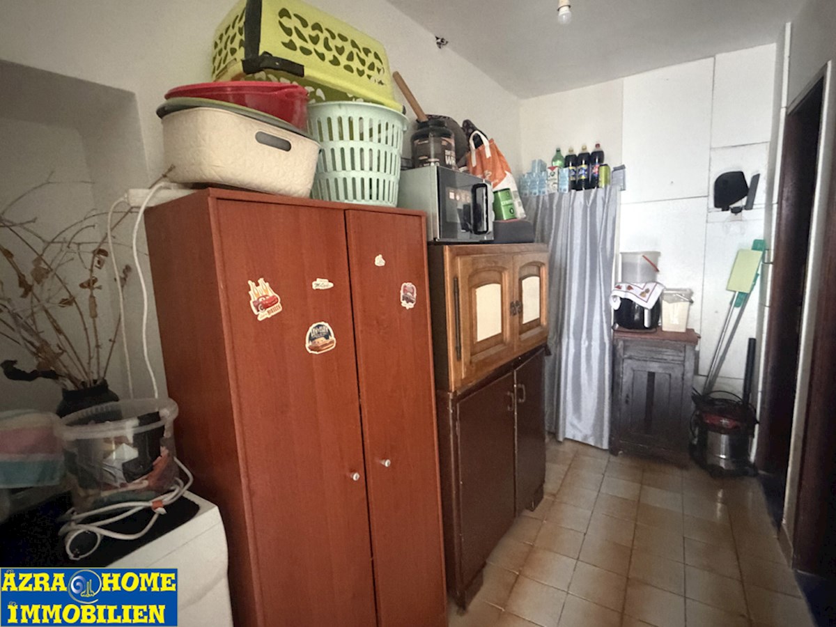 SVETI LOVREČ, dvoetažno stanovanje 105 m2 (pritličje in prvo nadstropje), v centru, staro mestno jedro ( SO-374 )