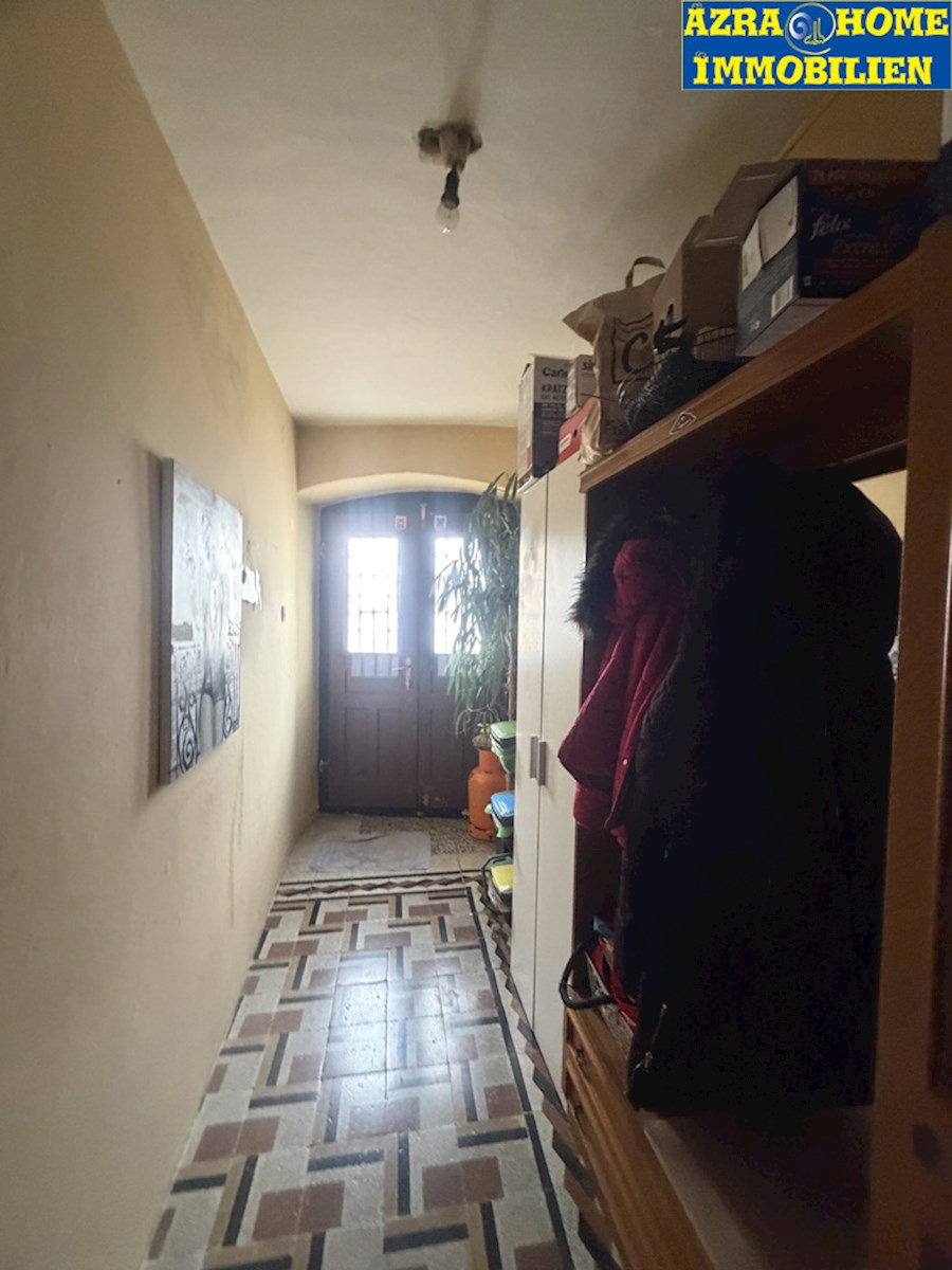 SVETI LOVREČ, dvoetažno stanovanje 105 m2 (pritličje in prvo nadstropje), v centru, staro mestno jedro ( SO-374 )