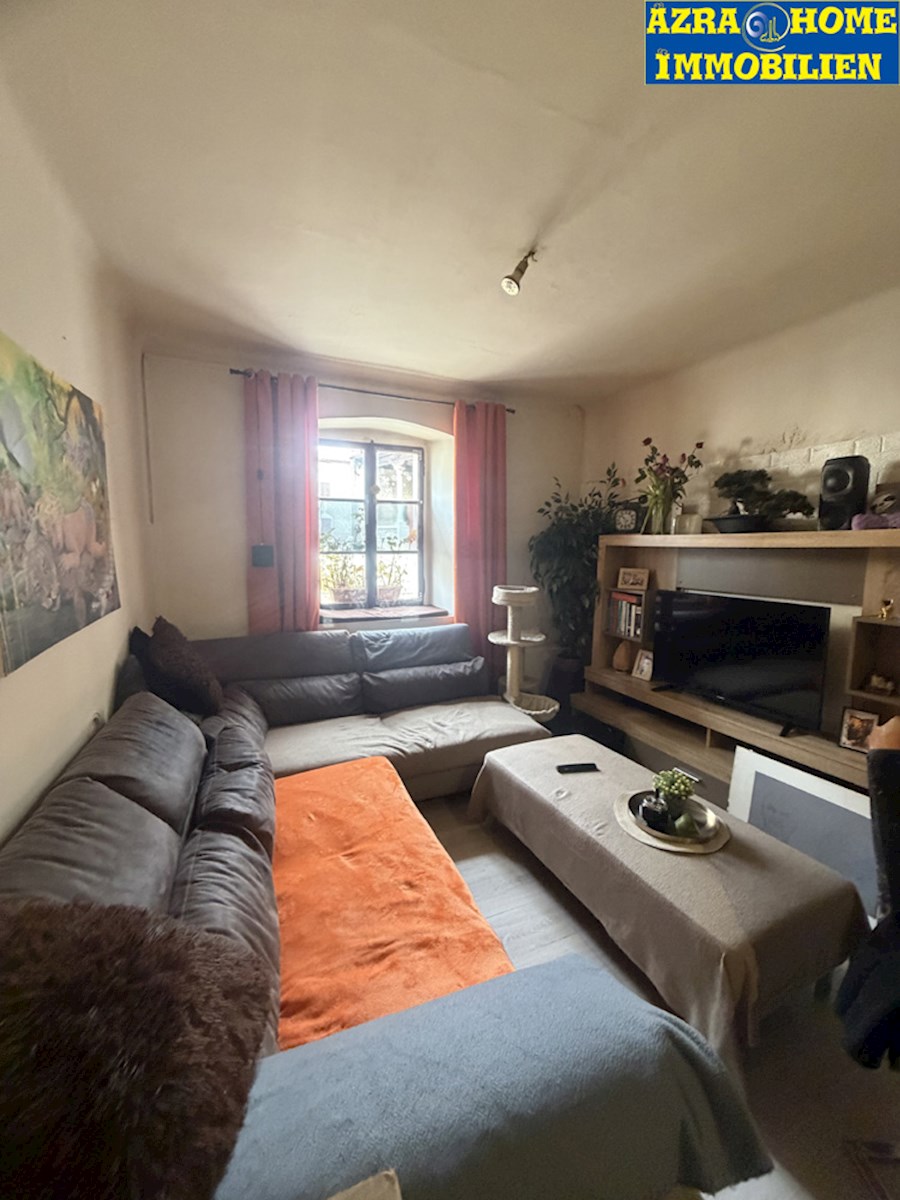 SVETI LOVREČ, dvoetažno stanovanje 105 m2 (pritličje in prvo nadstropje), v centru, staro mestno jedro ( SO-374 )