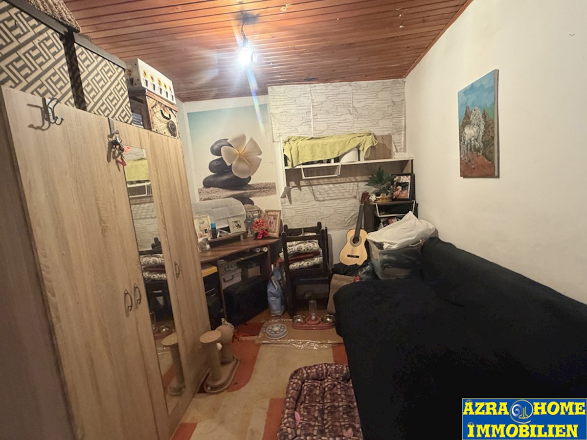 SVETI LOVREČ, dvoetažno stanovanje 105 m2 (pritličje in prvo nadstropje), v centru, staro mestno jedro ( SO-374 )