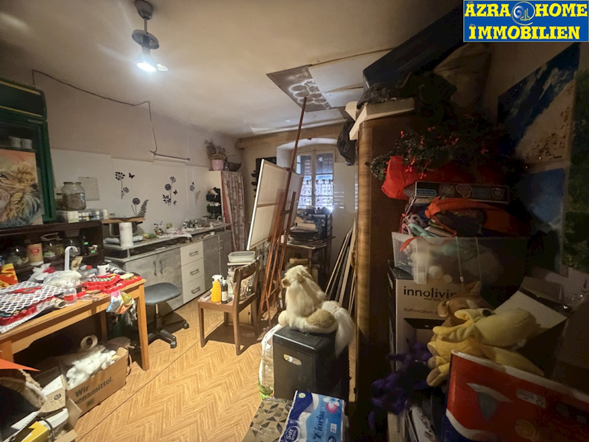 SVETI LOVREČ, dvoetažno stanovanje 105 m2 (pritličje in prvo nadstropje), v centru, staro mestno jedro ( SO-374 )