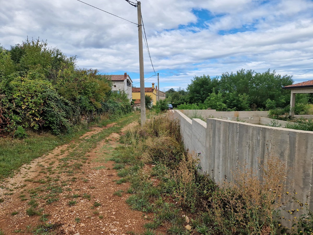 Z-659, Gradbena parcela – okolica Višnjana, 582 m²