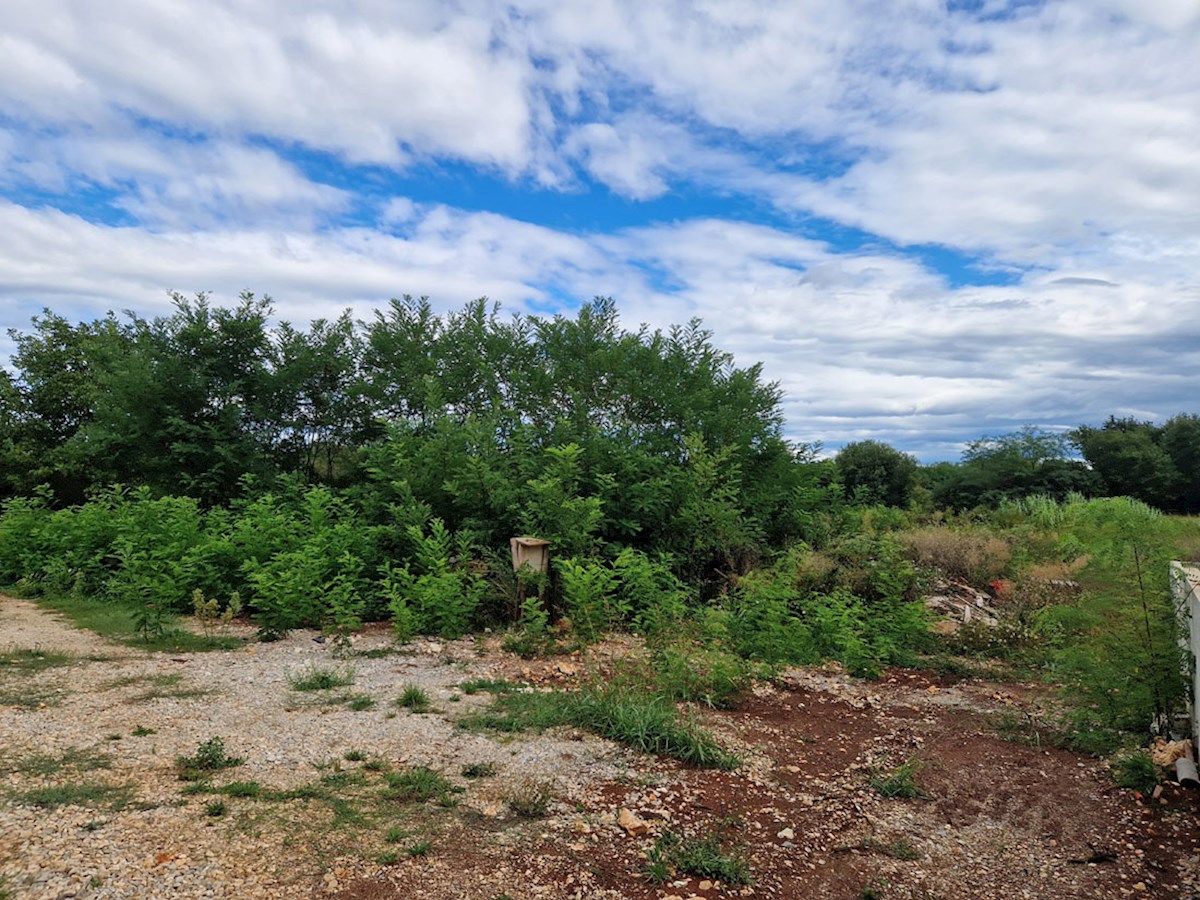 Z-659, Gradbena parcela – okolica Višnjana, 582 m²
