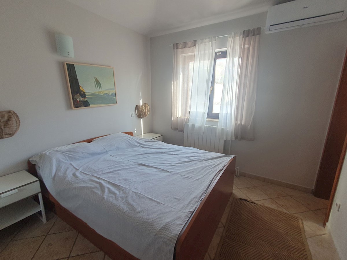 Prodaja, pritlična hiša s tremi spalnicami in bazenom v okolici Poreča, KOP-767