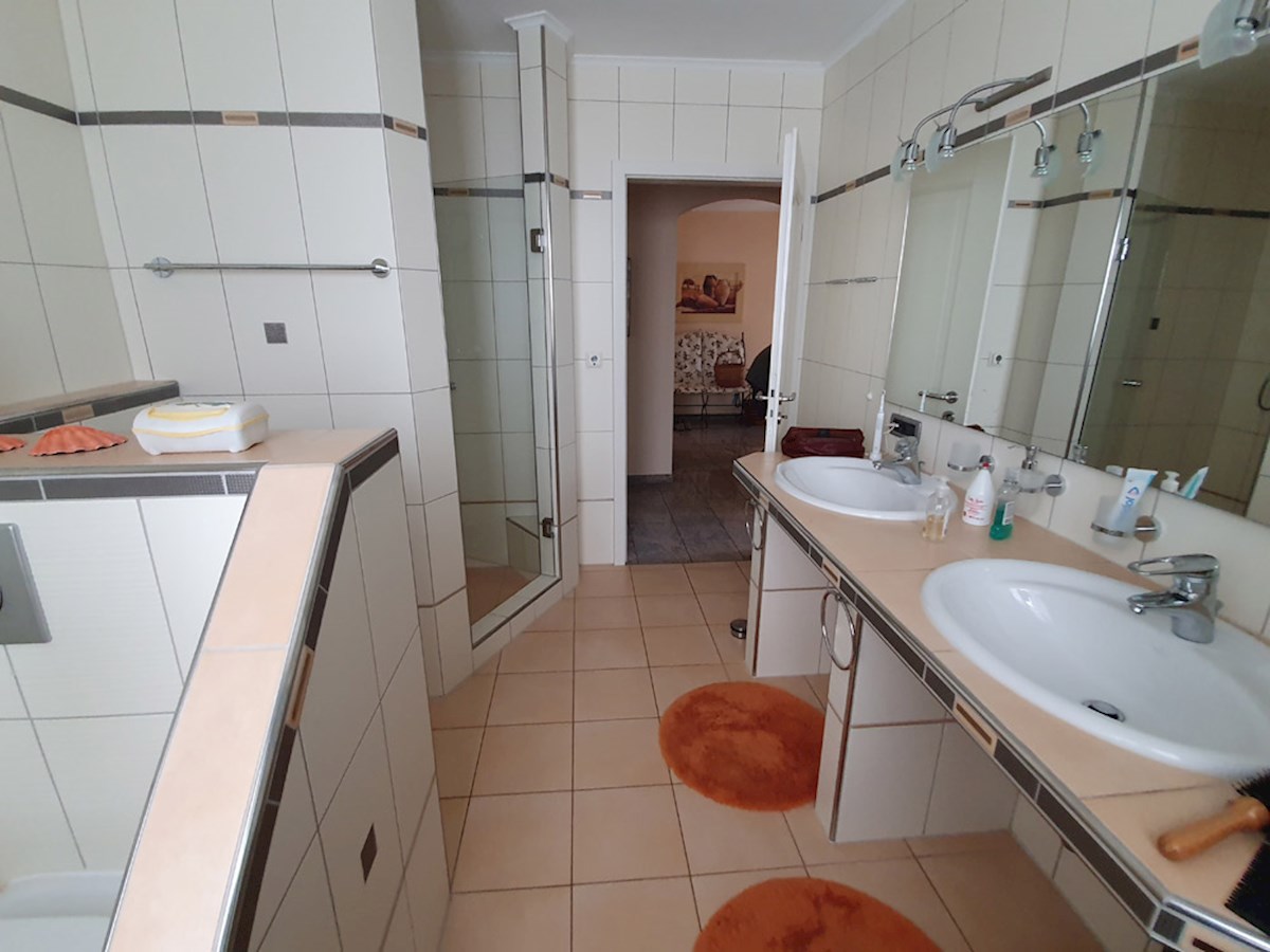 KN-005, NOVIGRAD – CITTANOVA, Top lokacija, Hiša blizu morja