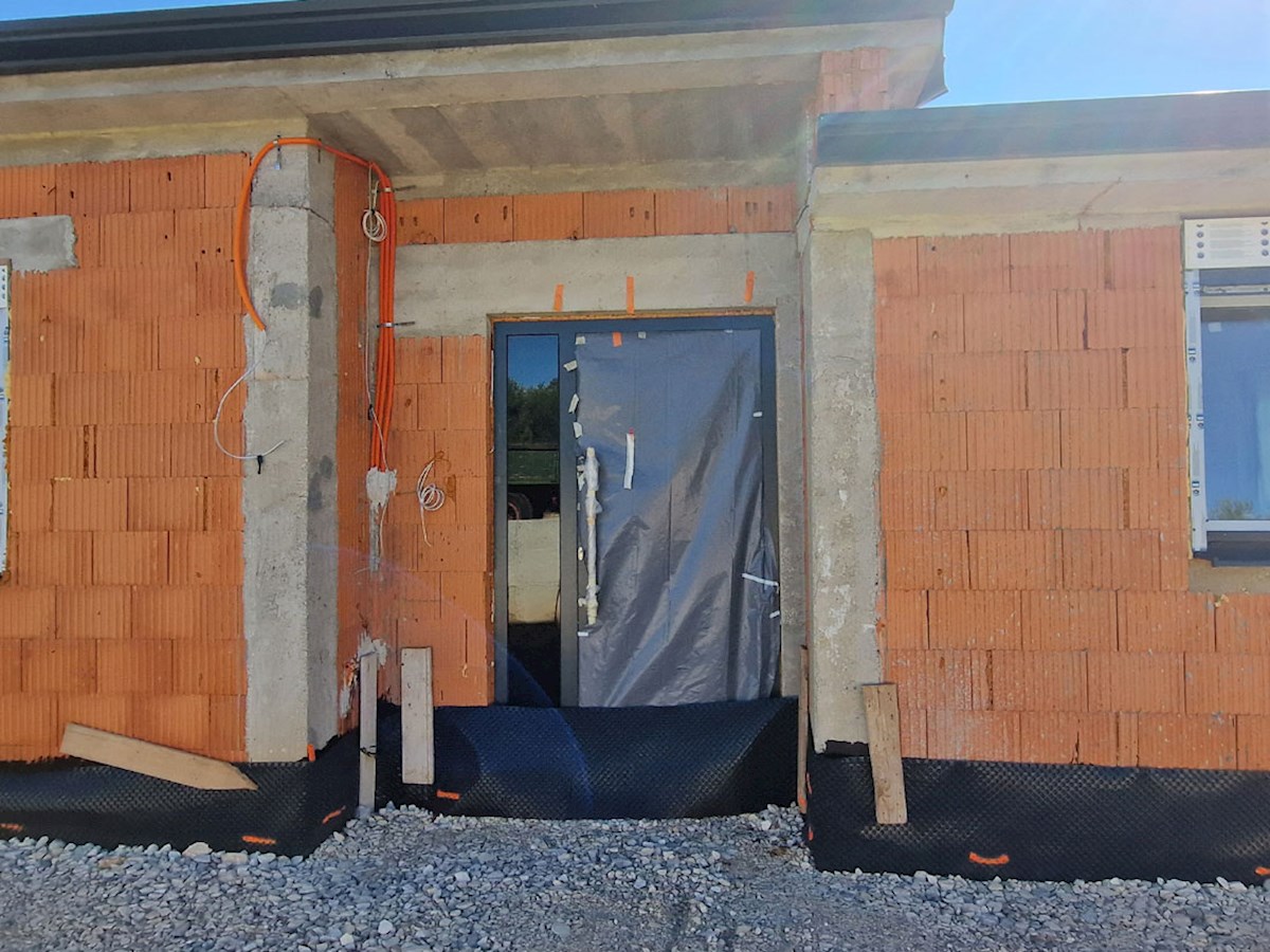 Prodaja, Kaštelir, Pritlična hiša na mirni lokaciji, v gradnji (KOP-770-A)