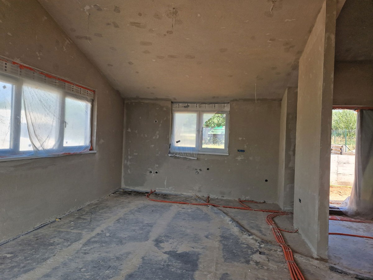 KOP-770-A, Kaštelir – Pritlična hiša na mirni lokaciji, v gradnji