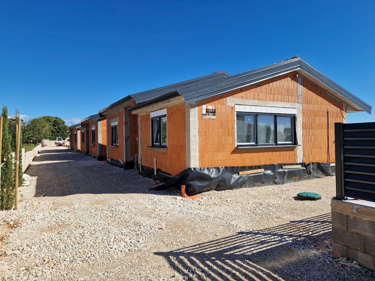 Prodaja, Kaštelir, Pritlična hiša na mirni lokaciji, v gradnji (KOP-770-A)