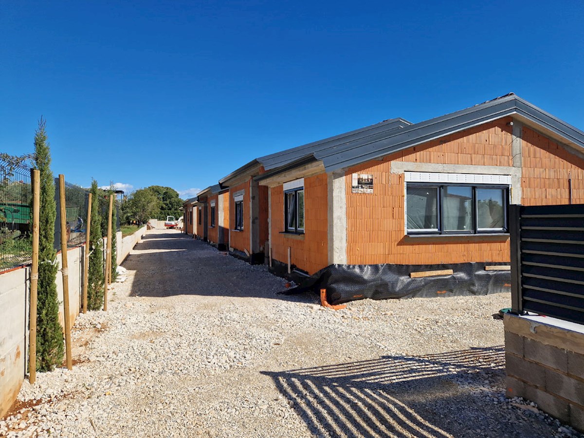 Prodaja, Kaštelir, Pritlična hiša na mirni lokaciji, v gradnji (KOP-770-A)