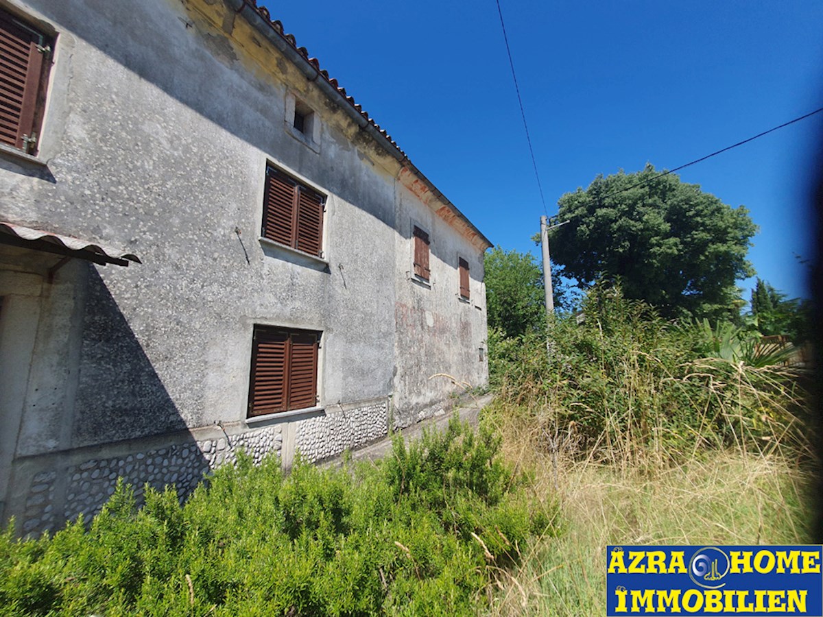 Naprodaj: Avtentične istrske kamnite hiše, 360 m² bivalne površine z 3866 m² zazidljivega zemljišča, le 5 km od Žminja (KRZ-001)