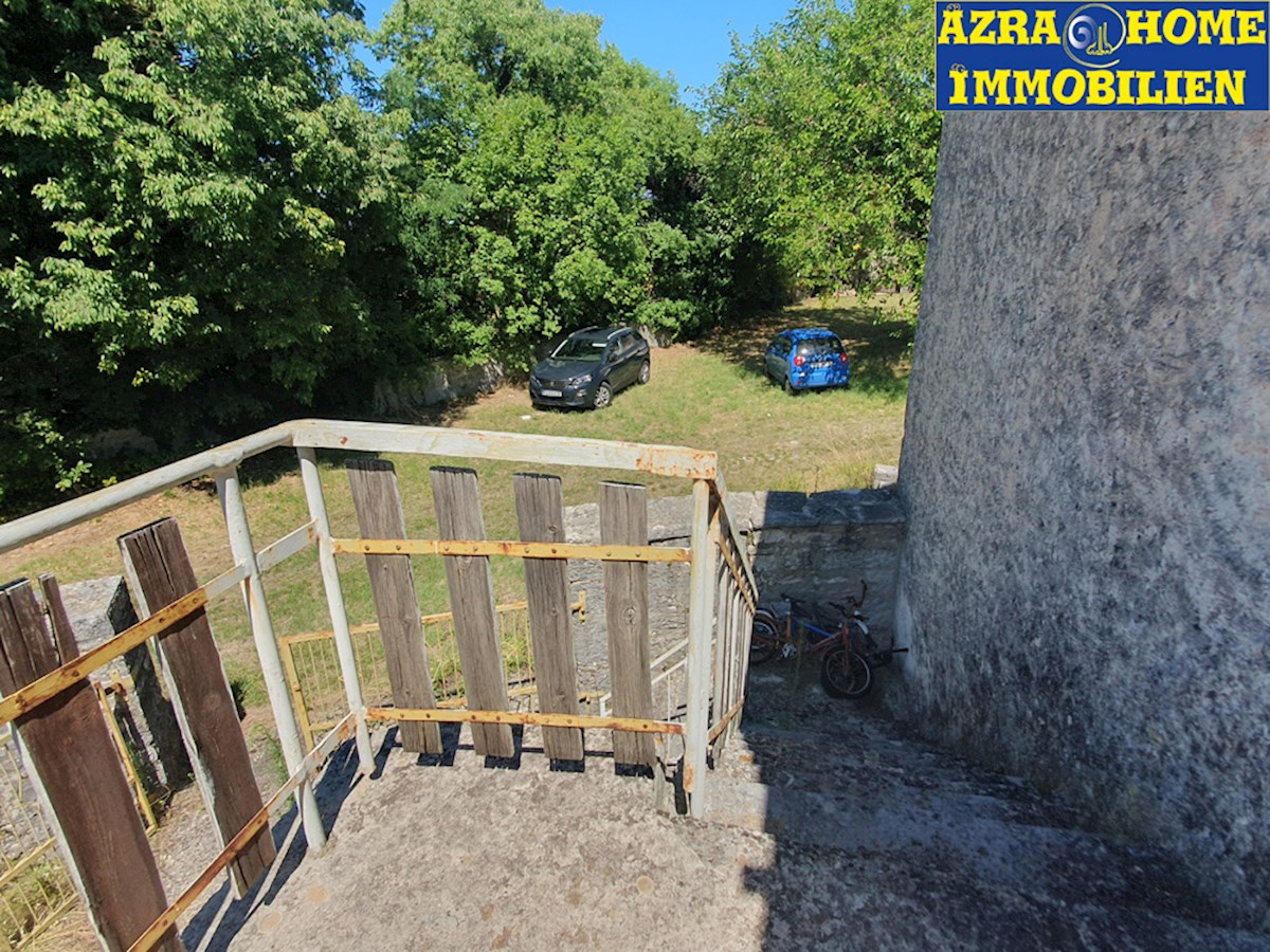Naprodaj: Avtentične istrske kamnite hiše, 360 m² bivalne površine z 3866 m² zazidljivega zemljišča, le 5 km od Žminja (KRZ-001)
