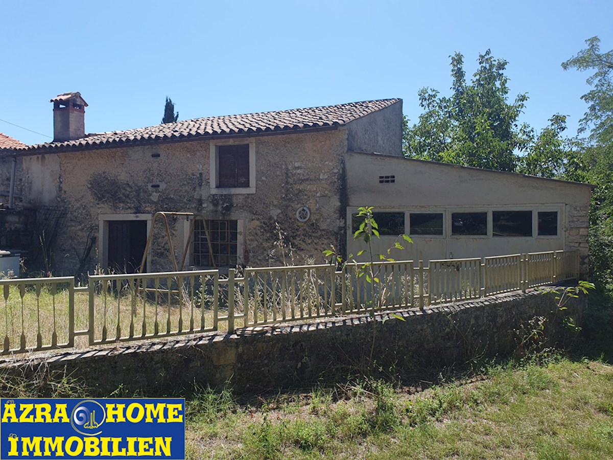 Naprodaj: Avtentične istrske kamnite hiše, 360 m² bivalne površine z 3866 m² zazidljivega zemljišča, le 5 km od Žminja (KRZ-001)