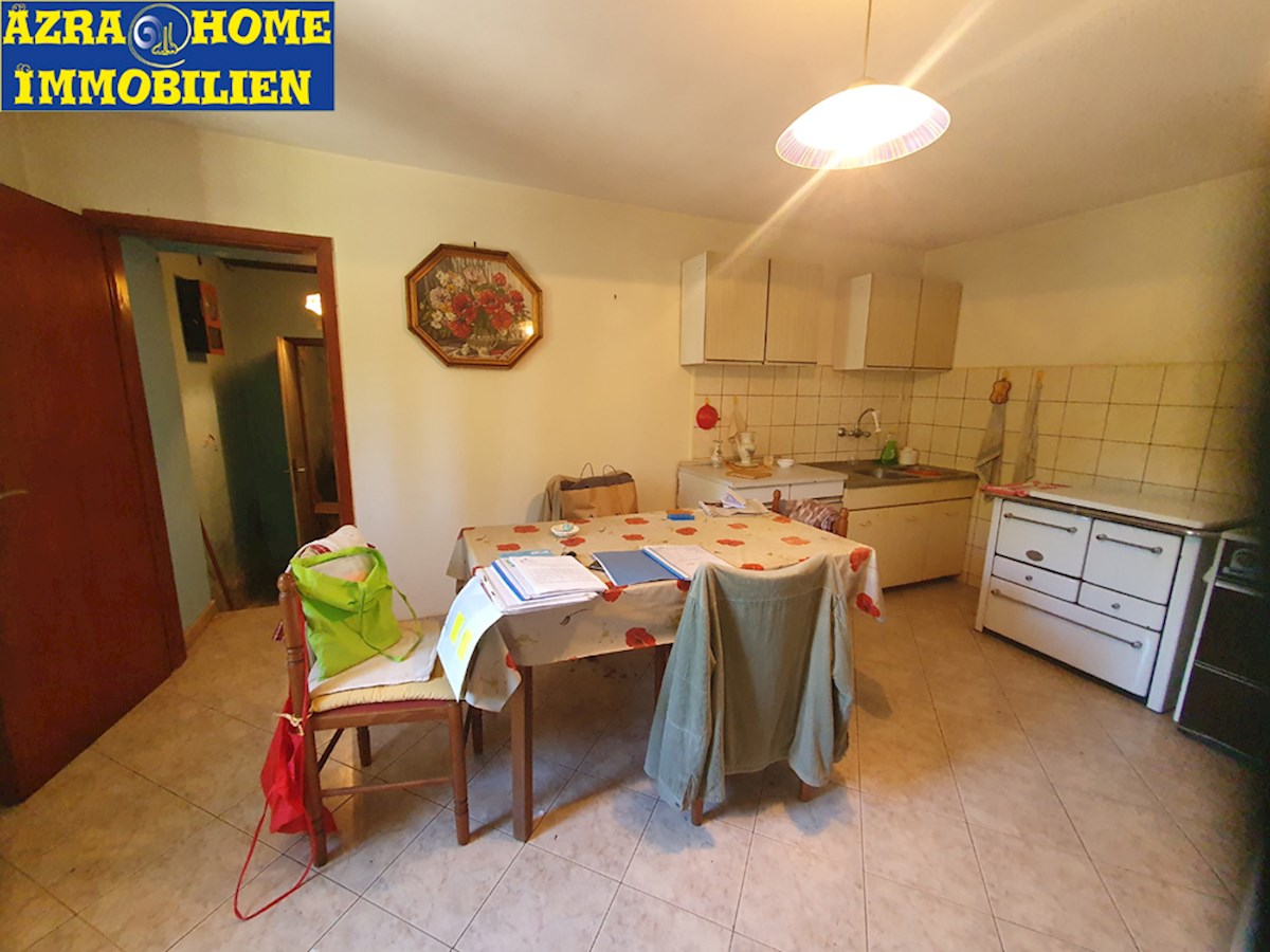 Naprodaj: Avtentične istrske kamnite hiše, 360 m² bivalne površine z 3866 m² zazidljivega zemljišča, le 5 km od Žminja (KRZ-001)