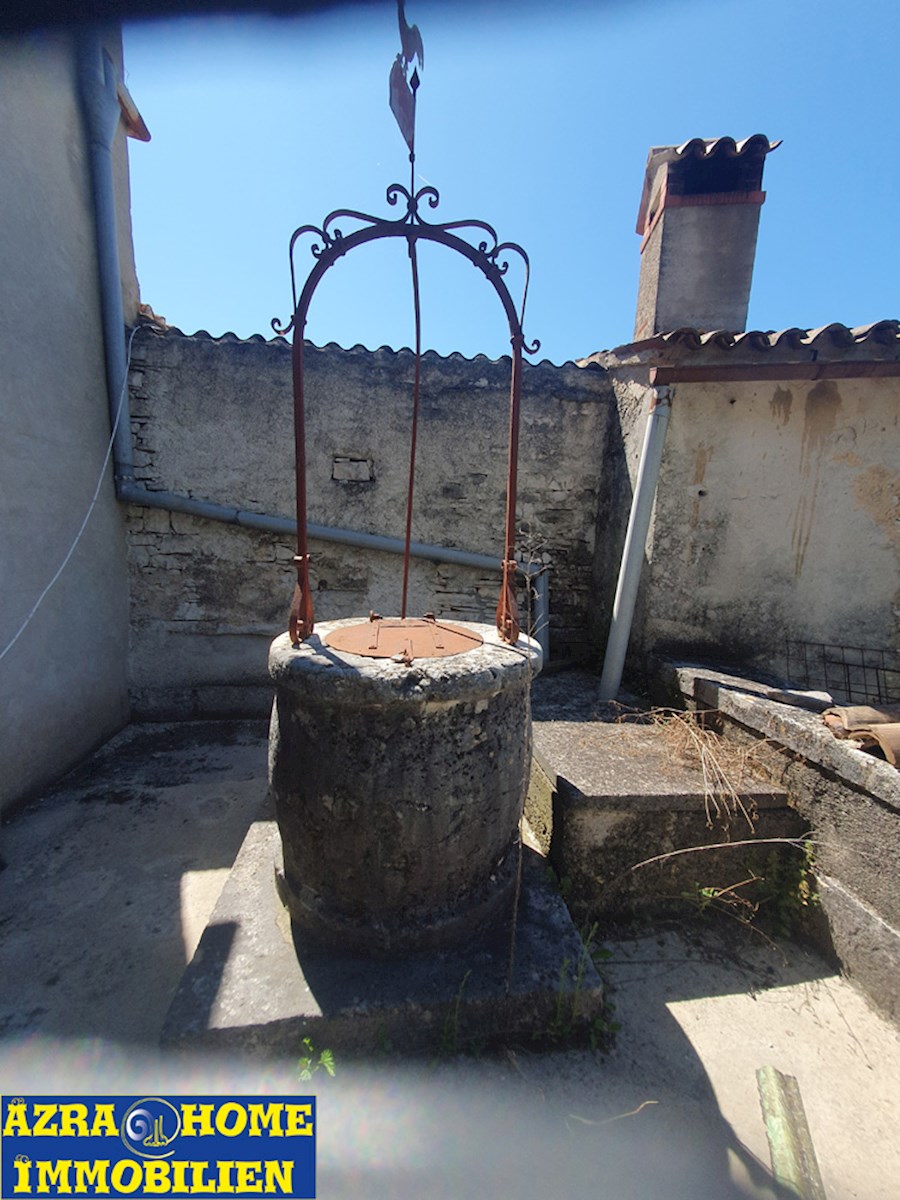 Naprodaj: Avtentične istrske kamnite hiše, 360 m² bivalne površine z 3866 m² zazidljivega zemljišča, le 5 km od Žminja (KRZ-001)