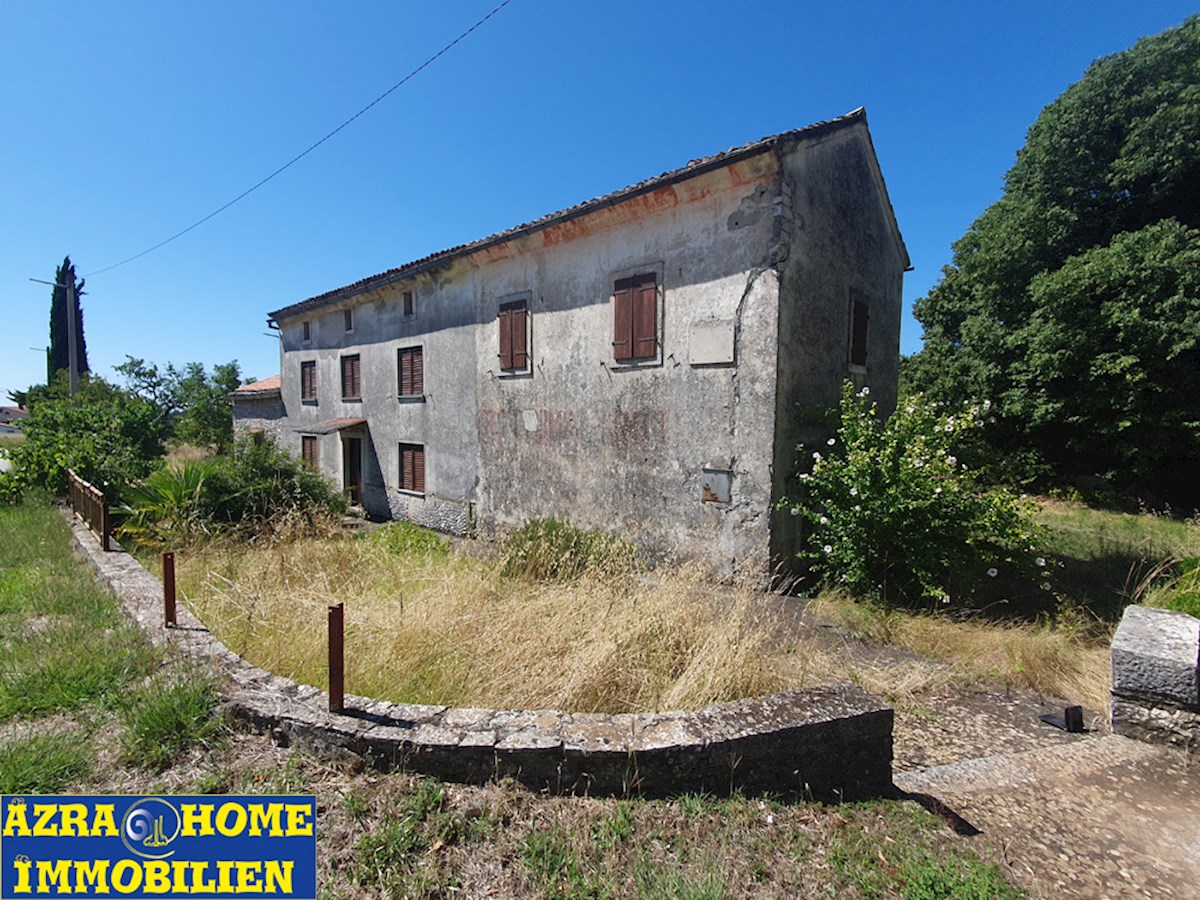 Naprodaj: Avtentične istrske kamnite hiše, 360 m² bivalne površine z 3866 m² zazidljivega zemljišča, le 5 km od Žminja (KRZ-001)