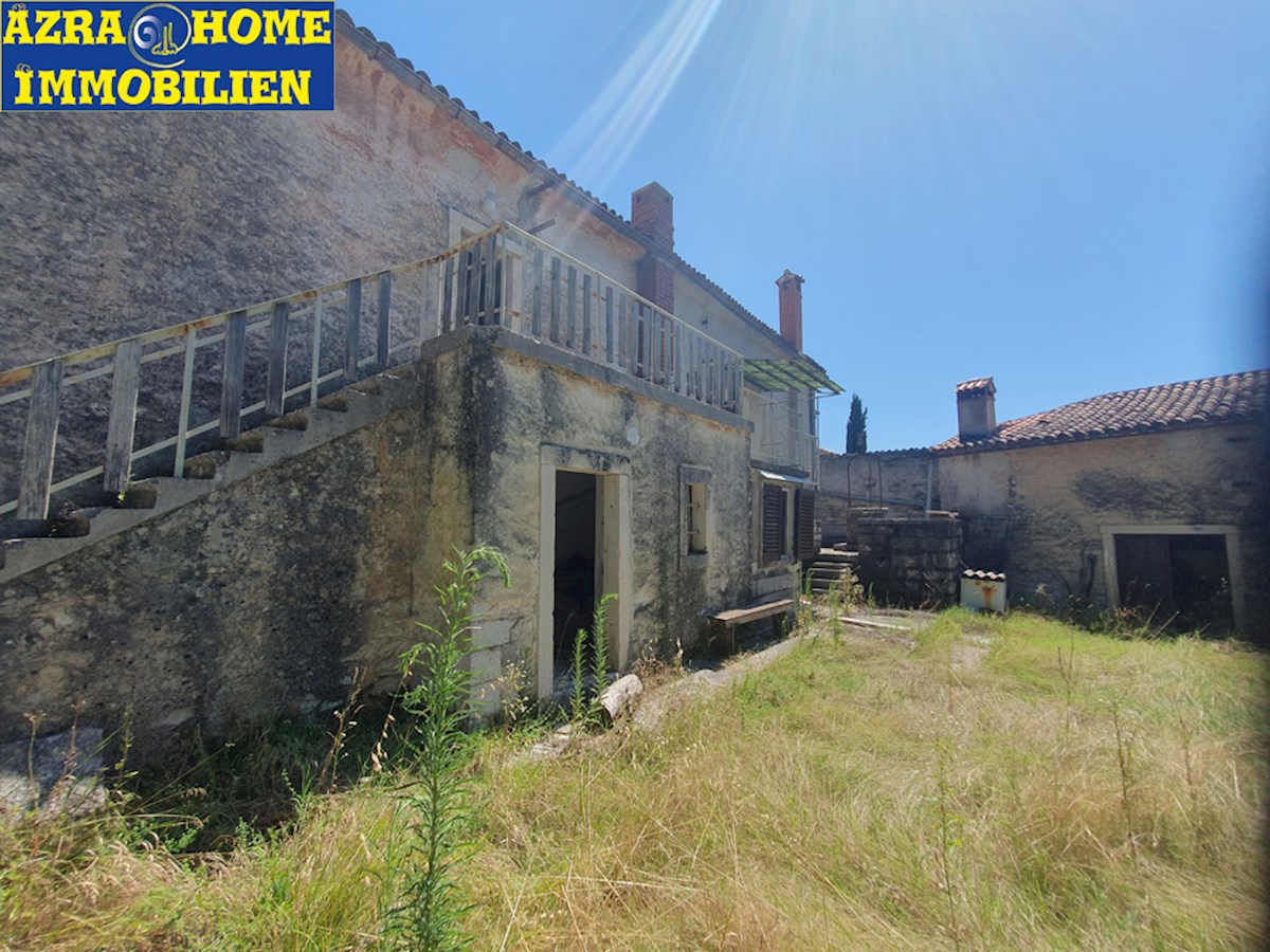 Naprodaj: Avtentične istrske kamnite hiše, 360 m² bivalne površine z 3866 m² zazidljivega zemljišča, le 5 km od Žminja (KRZ-001)