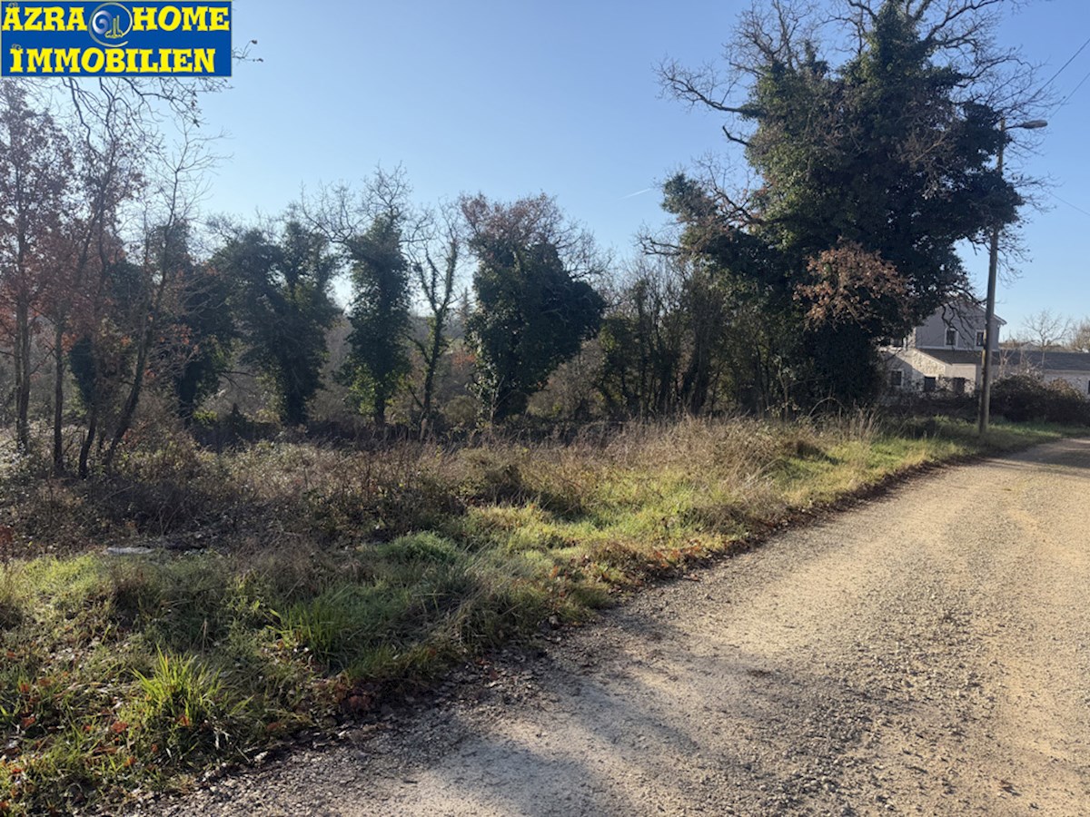 Gradbena parcela 934 m², prodaja, v Rapavelu pri Višnjanu (Z-669)