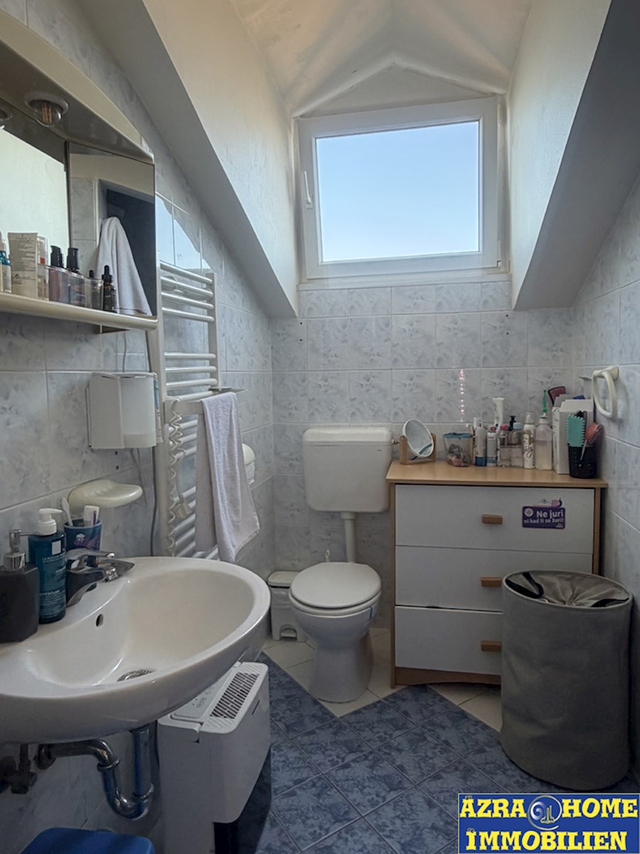 Stanovanje v Poreču, v centru, 3. nadstropje, pogled na morje, 52 m² (SP-420)