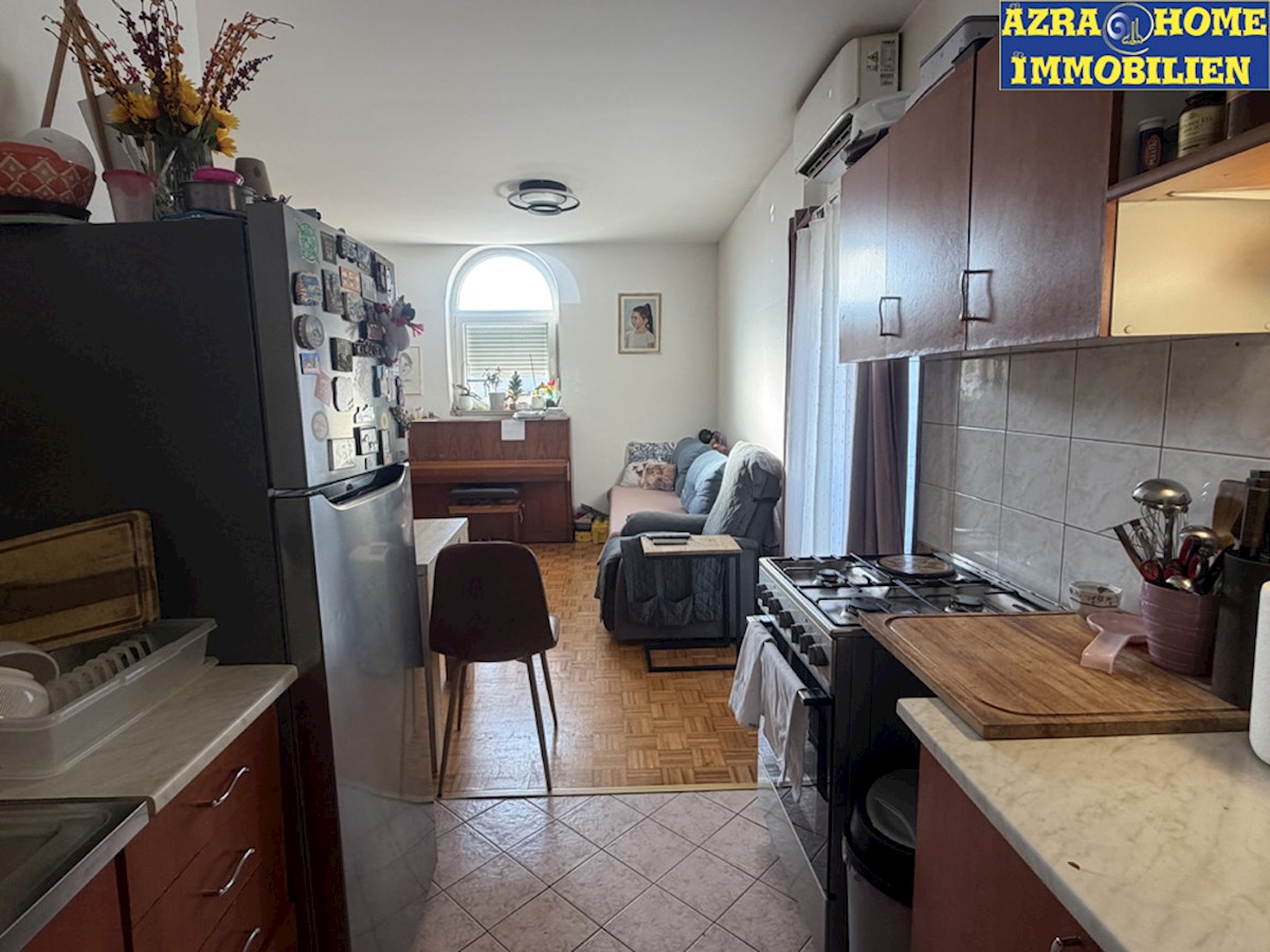 Stanovanje v Poreču, v centru, 3. nadstropje, pogled na morje, 52 m² (SP-420)