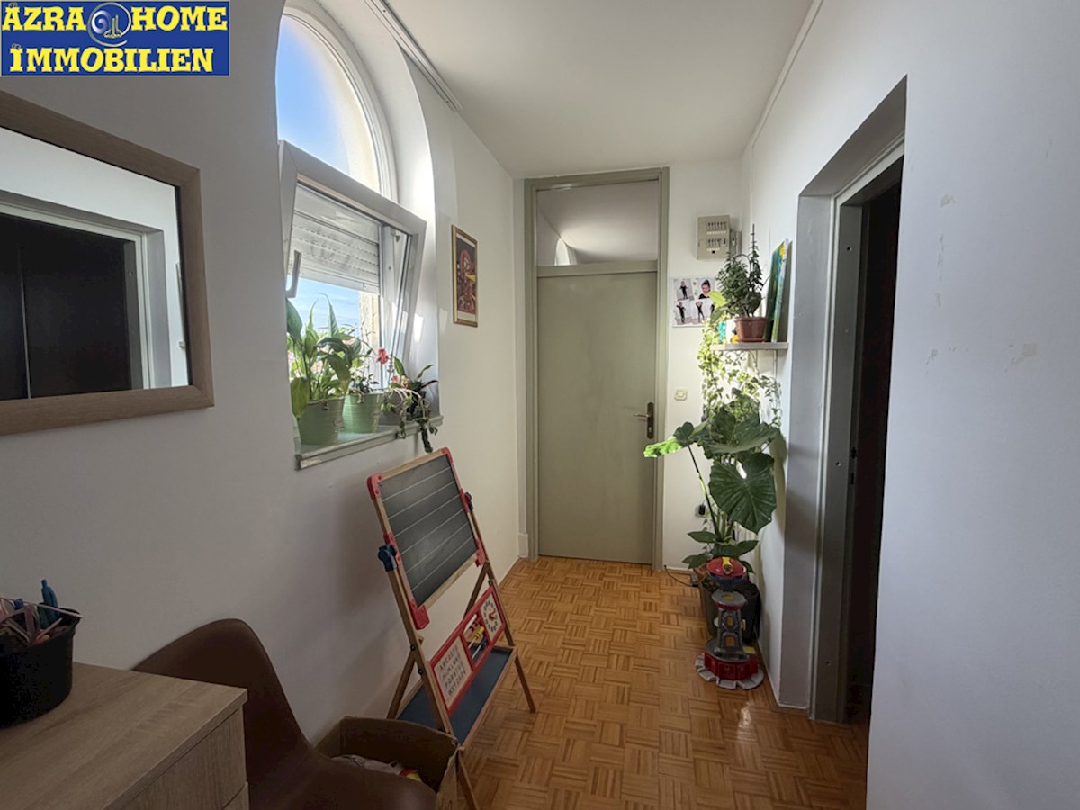 Stanovanje v Poreču, v centru, 3. nadstropje, pogled na morje, 52 m² (SP-420)