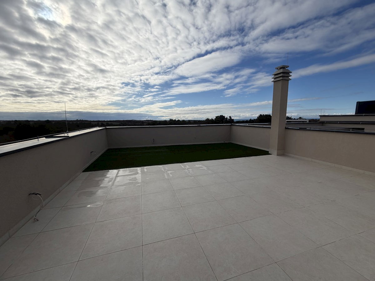 Novo stanovanje s strešno teraso, 800m od morja, NSOP-239-C3