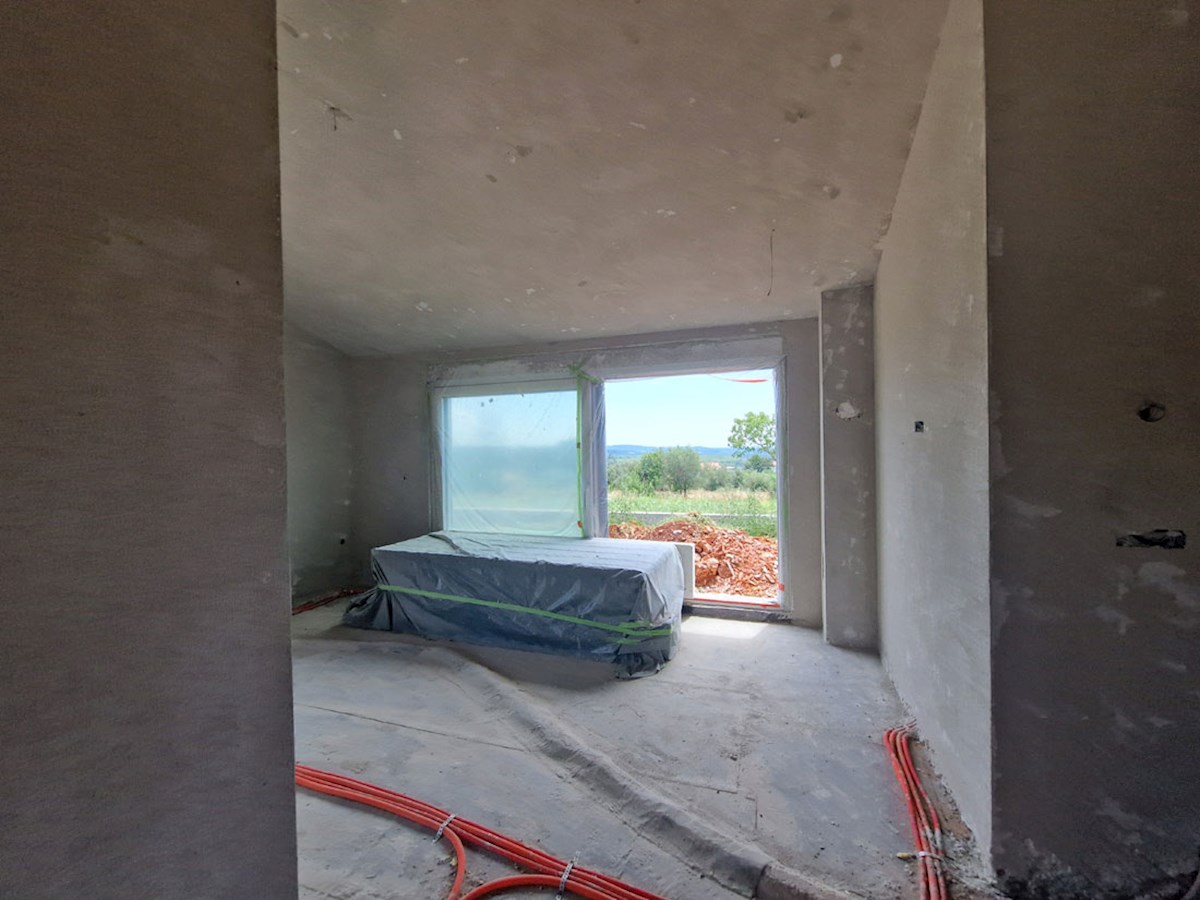 KOP-770-C, Kaštelir – Moderna pritlična hiša s bazenom v gradnji