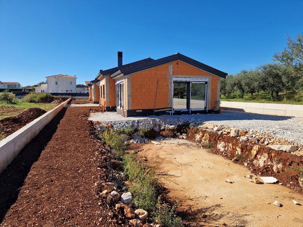 Prodaja, Kaštelir – Moderna pritlična hiša s bazenom v gradnji KOP-770-C